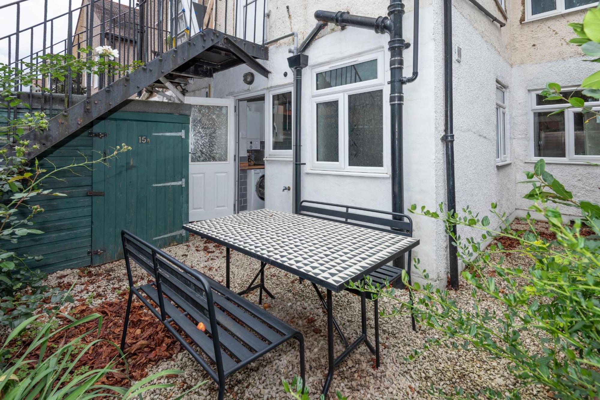 Apartamento Stylish 1-bed With Private Entrance & Garden