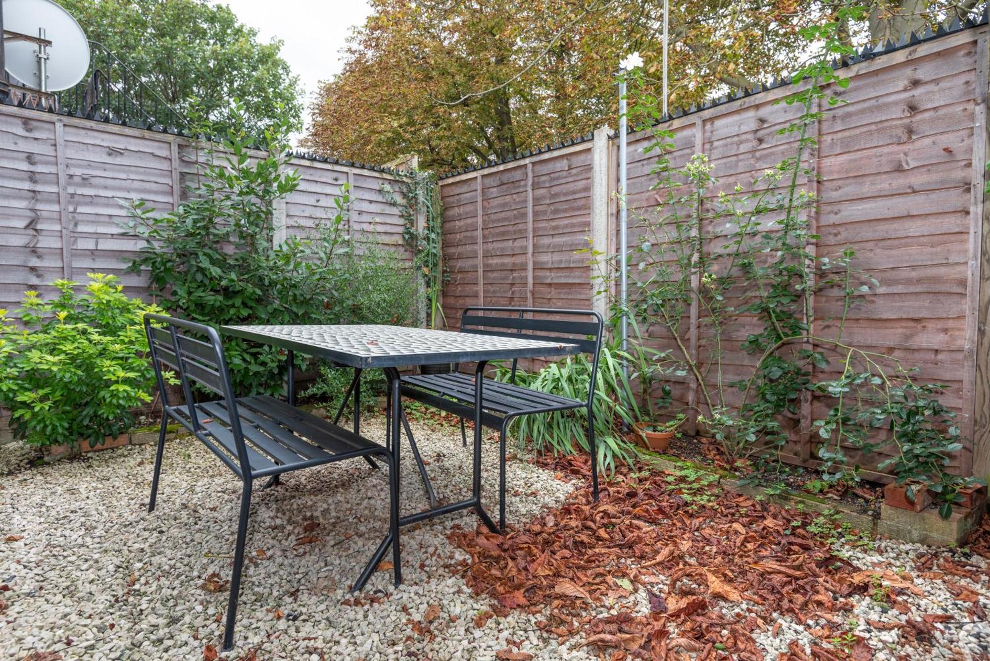 Stylish 1-bed With Private Entrance & Garden Apartamento Londres
